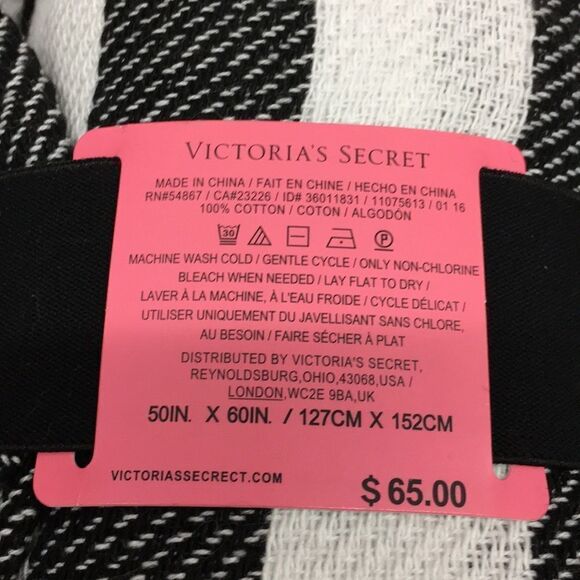 NEW 🍎VICTORIA SECRET Blanket for beach - Picture 6 of 6